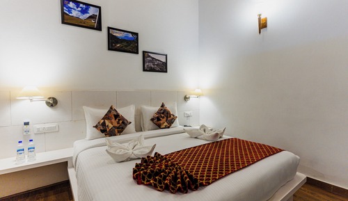 Habitación estándar con 1 cama doble o 2 individuales, balcón