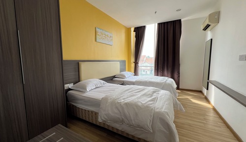 Habitación estándar con 2 camas individuales, 1 habitación, balcón, vistas a la ciudad