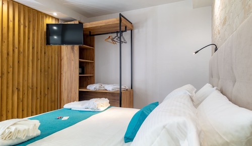 Estudio de lujo, 1 cama de matrimonio grande, cocina, planta baja