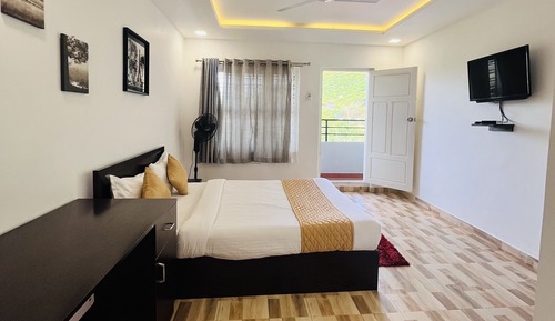 Habitación Deluxe con 1 cama doble o 2 individuales, vistas a la montaña