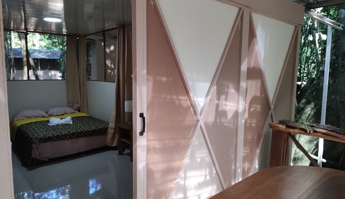 Dormitorio compartido básico, patio