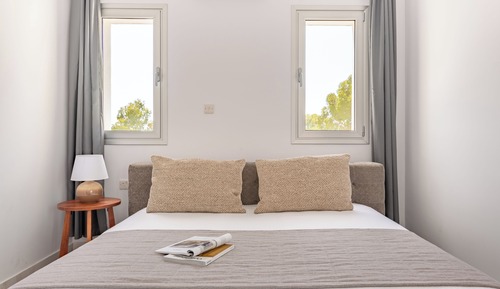 Estudio, varias habitaciones, balcón