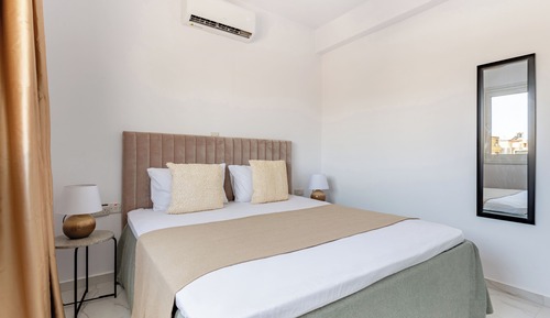 Apartamento, 2 habitaciones, balcón, vistas a la ciudad
