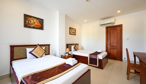 Habitación superior con 2 camas individuales, vistas a la ciudad