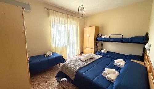 Habitación básica con 1 cama doble o 2 individuales