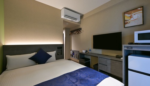 Habitación económica doble, no fumadores (check-in is not available after 10PM)