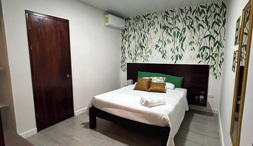 Habitación cuádruple clásica, en la zona del patio