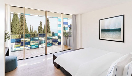 Penthouse Suite 200