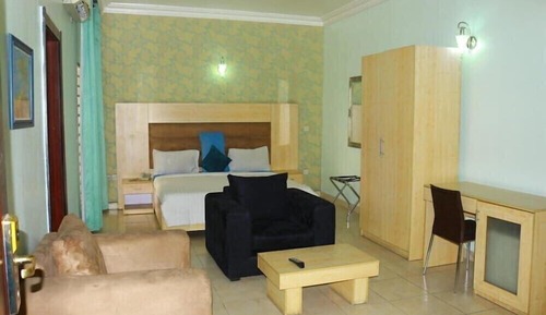 Habitación económica, balcón, vistas a la ciudad