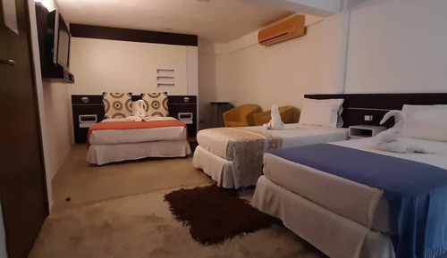 Habitación cuádruple, vistas a la piscina