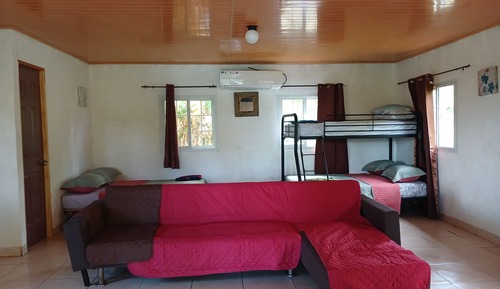 Estudio familiar, vistas a la piscina