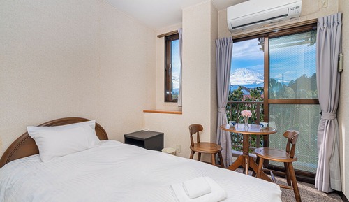 Habitación estándar con 2 camas individuales, no fumadores, vistas a la montaña
