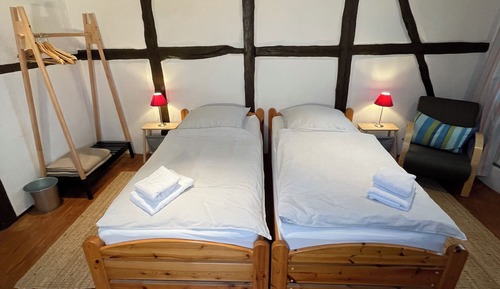 Habitación básica con 1 cama doble o 2 individuales