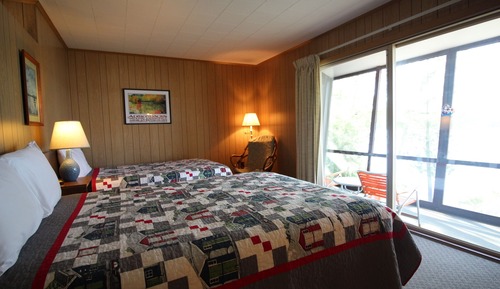 Estudio, varias camas, patio, vistas al lago
