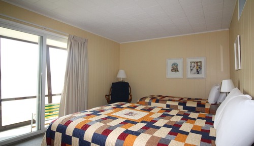 Habitación triple, varias camas, patio, vistas al lago