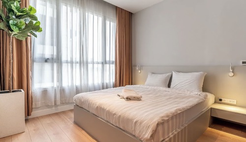 Estudio superior, 1 cama de matrimonio, vistas a la ciudad
