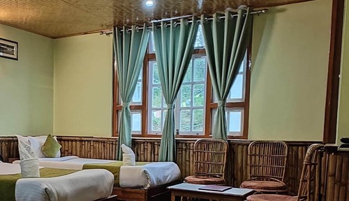 Habitación estándar con 2 camas individuales, vistas a la montaña