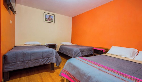 Habitación clásica con 1 cama doble o 2 individuales, vistas a la ciudad