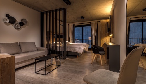 Estudio Confort, 1 cama doble con sofá cama