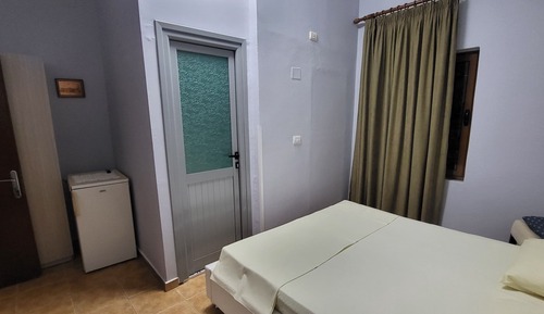 Habitación básica con 1 cama doble o 2 individuales