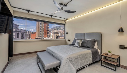 Loft (827)