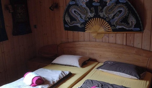Habitación básica con 1 cama doble o 2 individuales