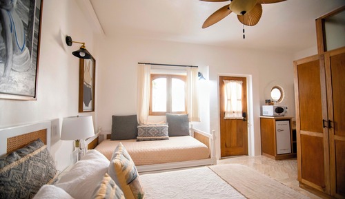 Habitación básica doble, 1 cama de matrimonio con sofá cama, vistas a la piscina