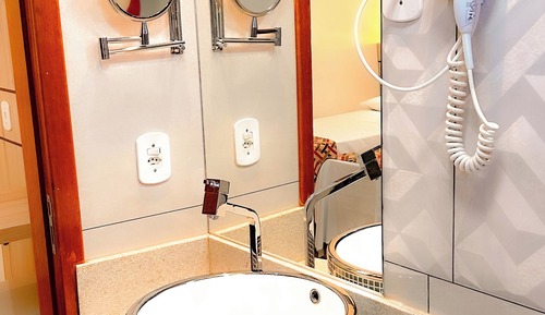 Suite Deluxe, varias camas, balcón, vistas a la ciudad