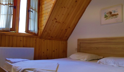 Habitación estándar con 1 cama doble o 2 individuales, vistas a la montaña