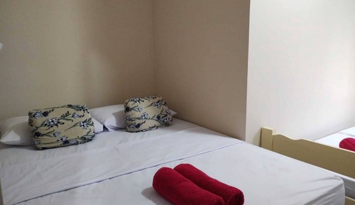 Dormitorio compartido tradicional, solo para mujeres
