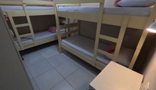 Dormitorio compartido básico, dormitorio mixto