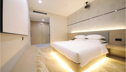 Signature Single Room, City View
