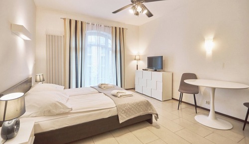 Suite estudio económica, 1 cama de matrimonio con sofá cama