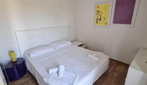 Habitación básica con 1 cama doble o 2 individuales