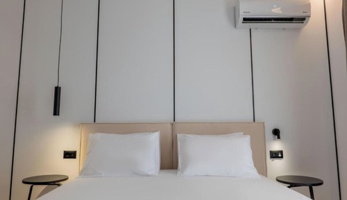 Habitación triple, vistas parciales al mar