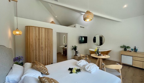 Habitación Deluxe doble, 1 cama de matrimonio grande, bañera, vistas al jardín