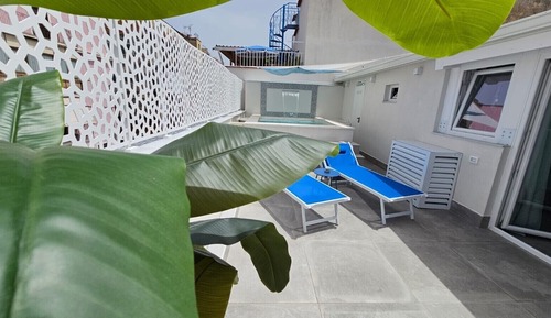 Suite estudio de lujo, vistas parciales al mar