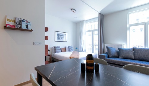 Estudio Confort, 1 cama doble con sofá cama