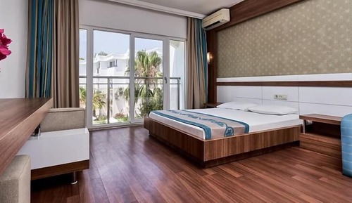 Standard Double or Twin Room, Pool View