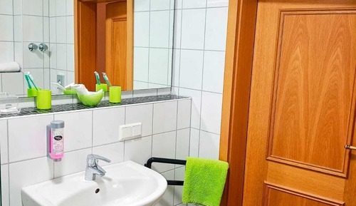 Habitación doble, baño privado, vistas a la ciudad (DZ groß)
