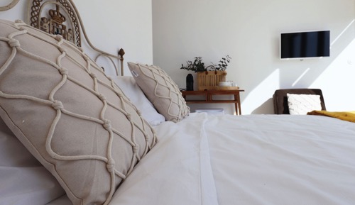 Habitación exclusiva con 1 cama doble o 2 individuales, balcón, vistas a la ciudad