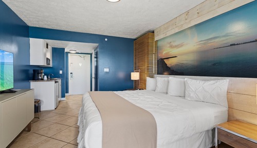 Habitación, 1 cama de matrimonio grande, balcón, vistas al mar (Oceanfront Inn Room #17)