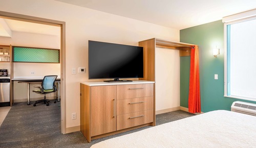 Suite, 1 cama de matrimonio grande, accesible para personas con discapacidad (Roll-In Shower)