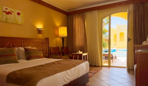 Habitación romántica doble, piscina privada, vistas a la piscina