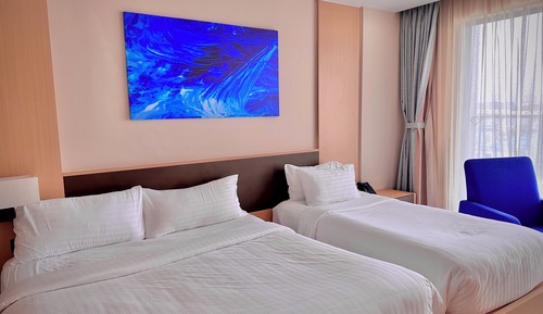 Habitación triple Deluxe, vistas parciales al mar