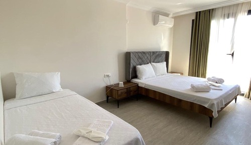 Habitación triple familiar, balcón, vistas al jardín