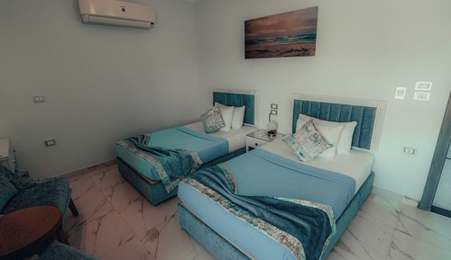 Habitación doble, balcón, vistas parciales al mar