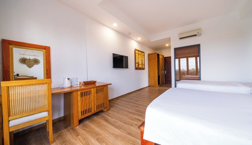 Habitación panorámica con 1 cama doble o 2 individuales, vistas al río