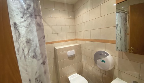 Habitación básica, baño privado