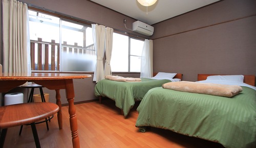 Habitación con 2 camas individuales
